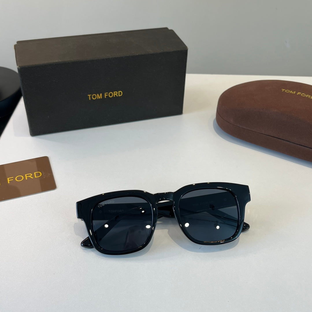 Tom Ford Fashion Black Lens Sunglasses for Men & Women - 487921 - detail image 5