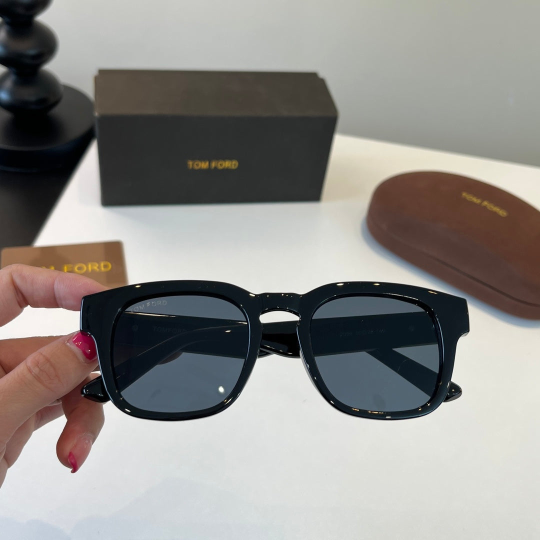 Tom Ford Fashion Black Lens Sunglasses for Men & Women - 487921 - detail image 6