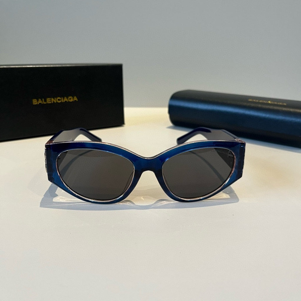 Balenciaga Rectangular Black Lens Sunglasses for Men & Women - 416142 - detail image 2