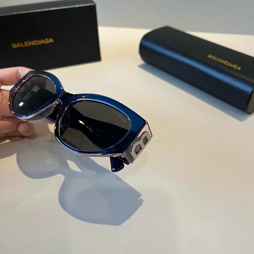 Balenciaga Rectangular Black Lens Sunglasses for Men & Women - 416142 - detail image 7