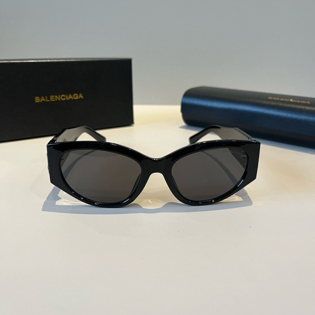 Balenciaga Rectangular Black Lens Sunglasses for Men & Women - 416144 - detail image 2