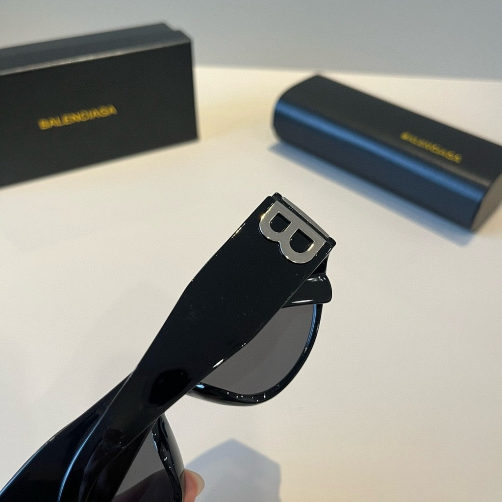 Balenciaga Rectangular Black Lens Sunglasses for Men & Women - 416144 - detail image 6