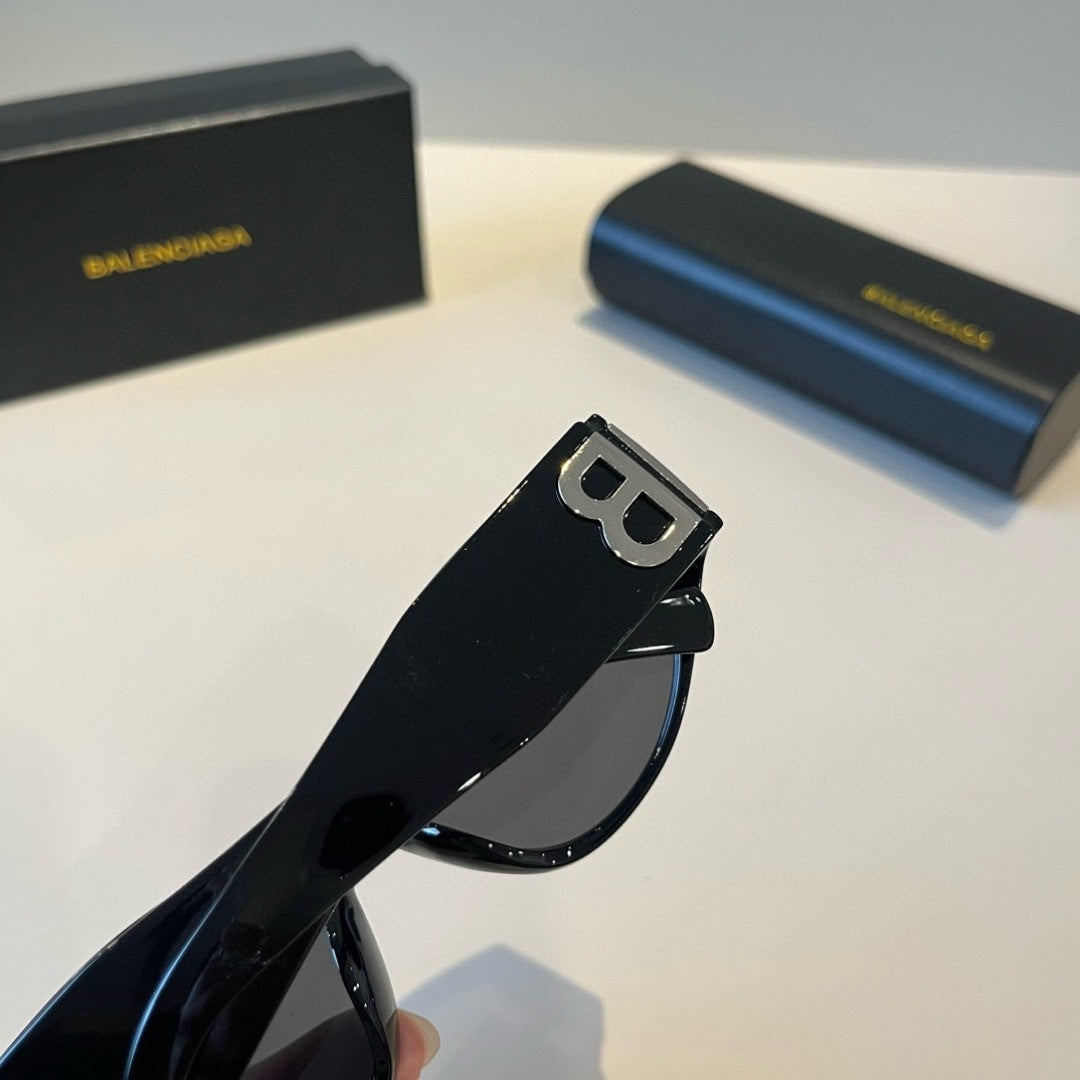 Balenciaga Rectangular Black Lens Sunglasses for Men & Women - 416144 - detail image 6