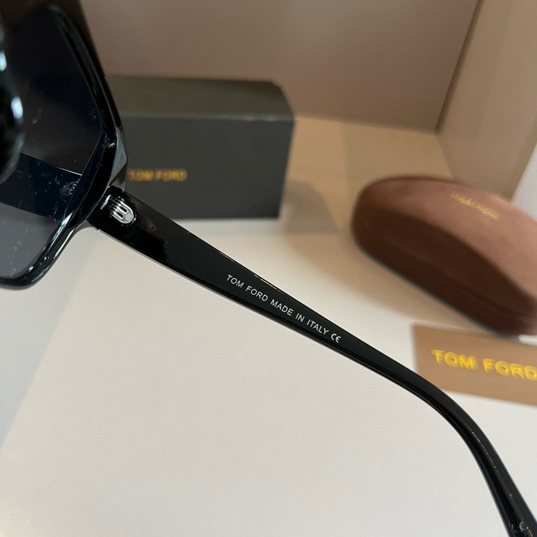 Tom Ford Fashion Gray Lens Sunglasses for Men & Women - 416404 - detail image 9