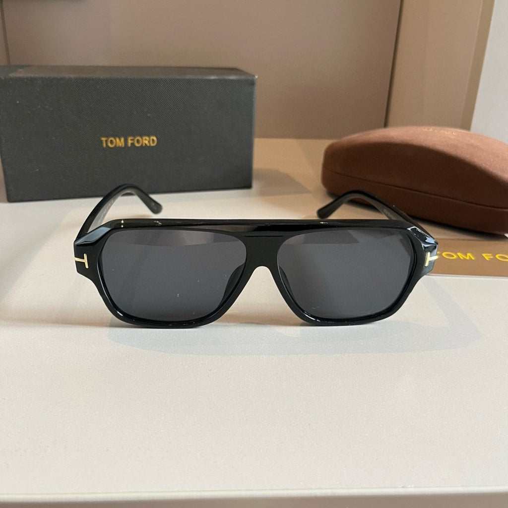 Tom Ford Fashion Gray Lens Sunglasses for Men & Women - 416404 - detail image 4