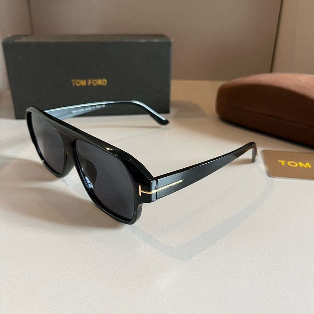 Tom Ford Fashion Gray Lens Sunglasses for Men & Women - 416404 - detail image 2