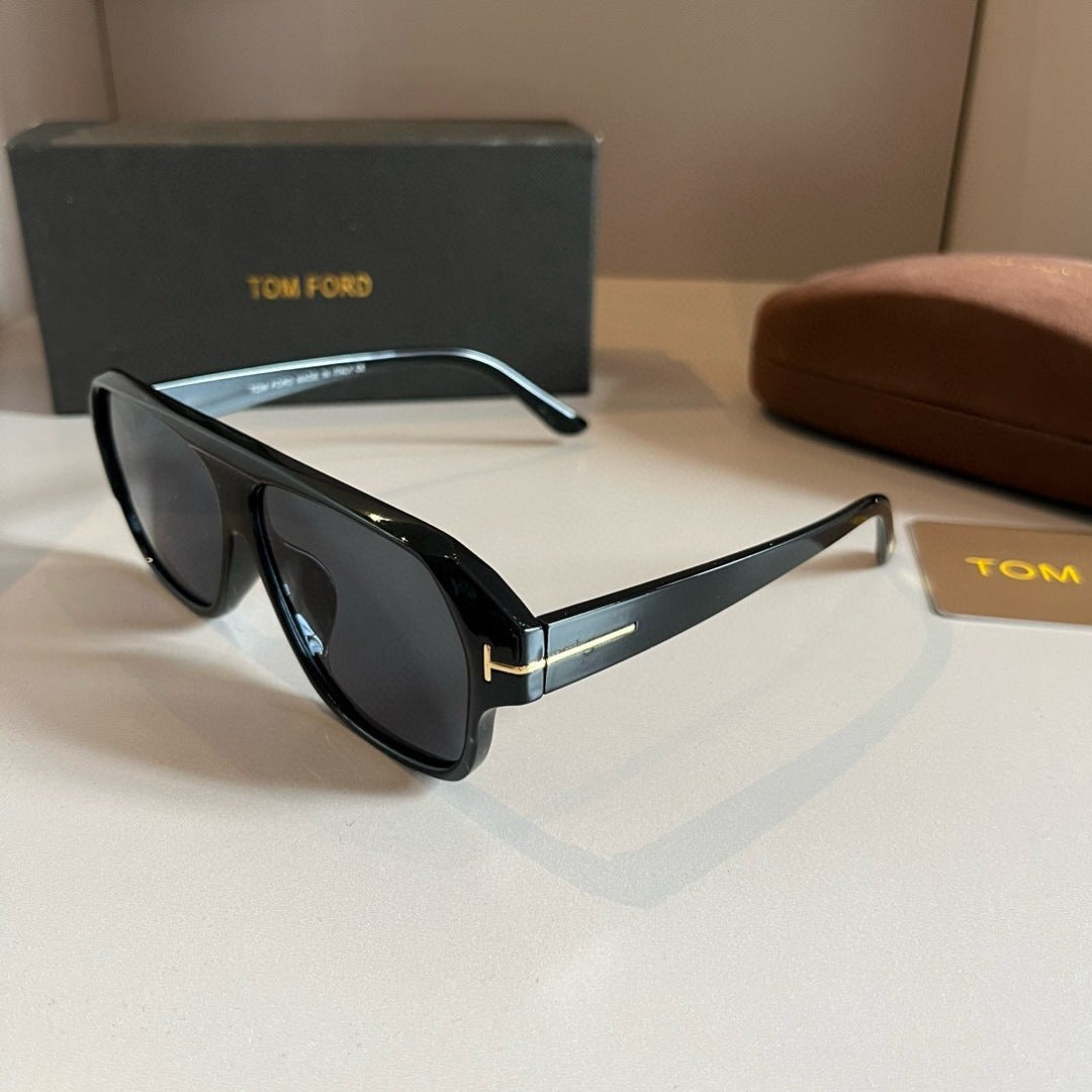 Tom Ford Fashion Gray Lens Sunglasses for Men & Women - 416404 - detail image 2