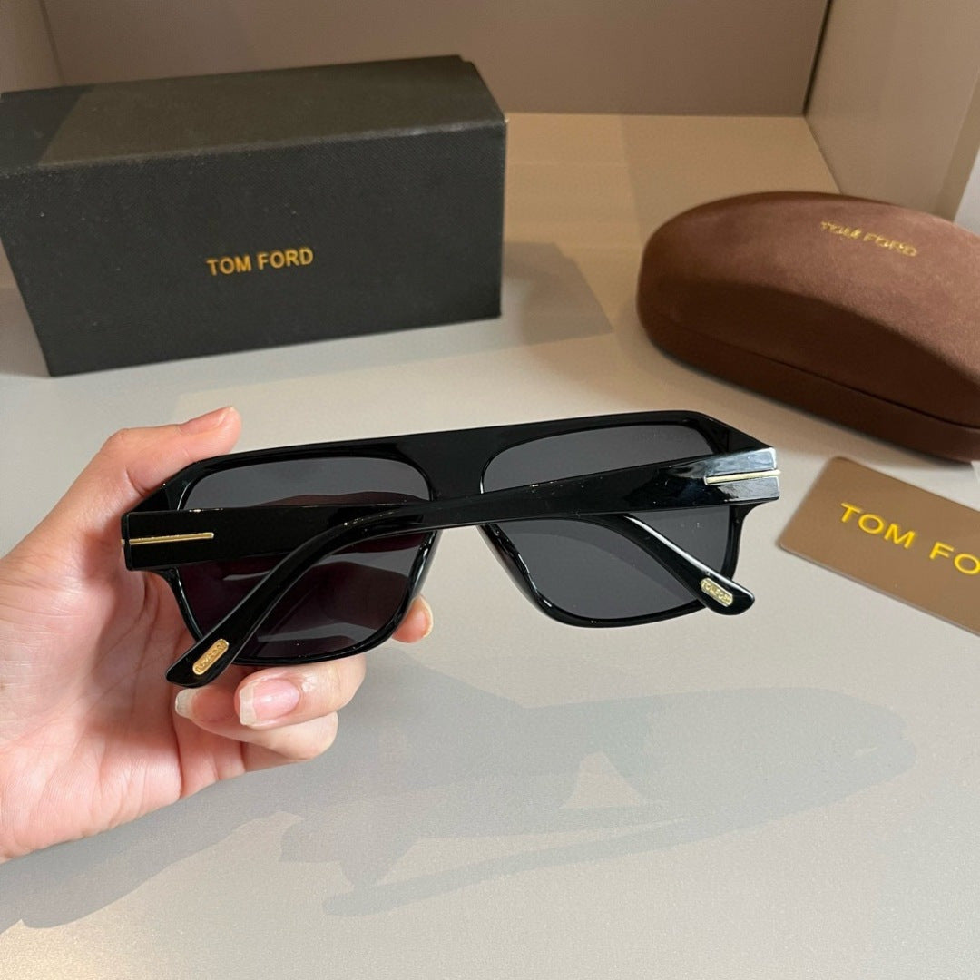 Tom Ford Fashion Gray Lens Sunglasses for Men & Women - 416404 - detail image 7