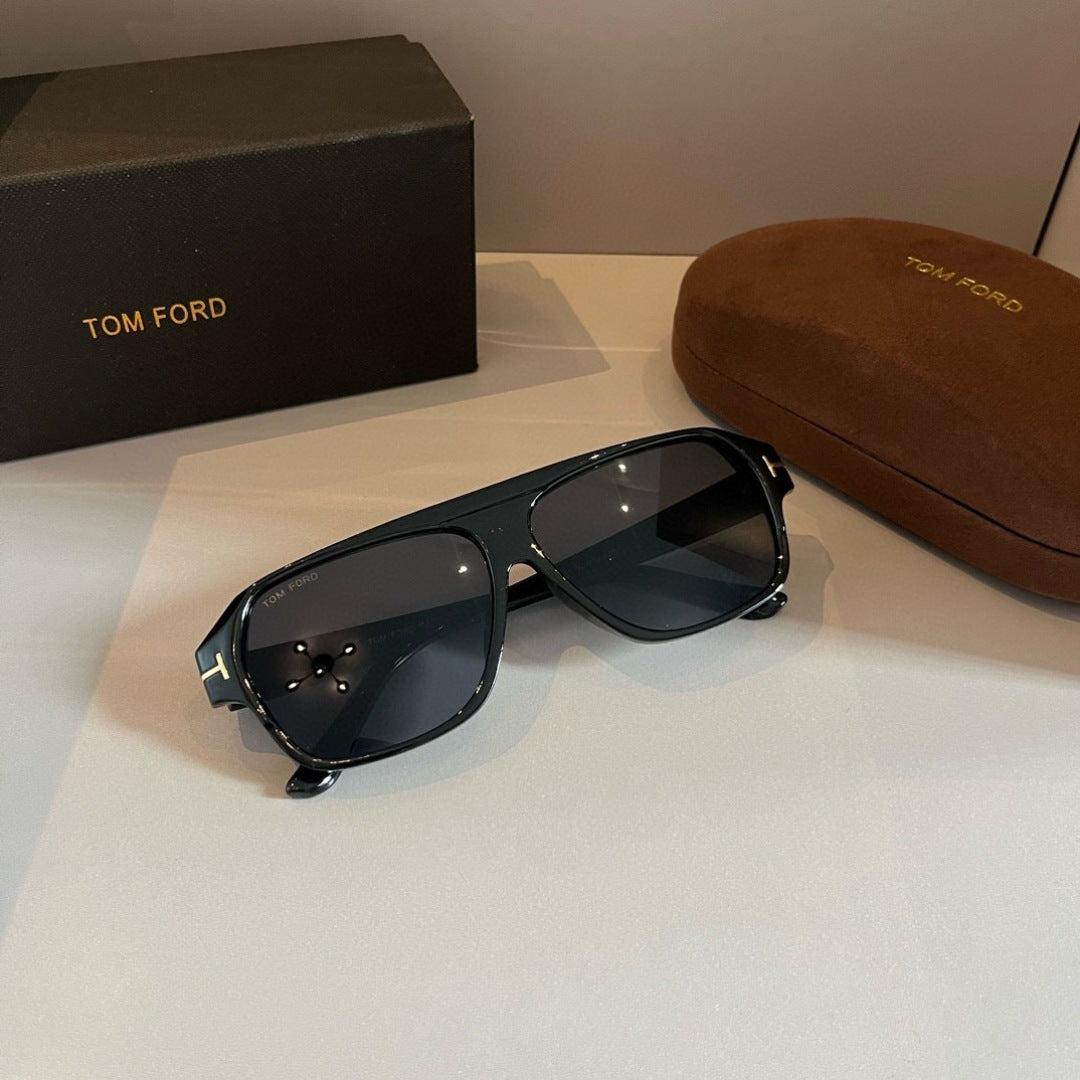 Tom Ford Fashion Gray Lens Sunglasses for Men & Women - 416404 - detail image 5