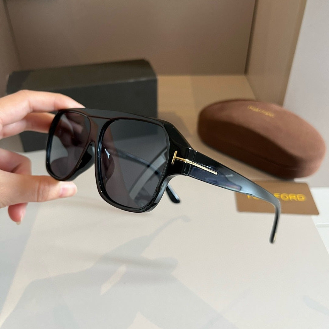 Tom Ford Fashion Gray Lens Sunglasses for Men & Women - 416404 - detail image 3