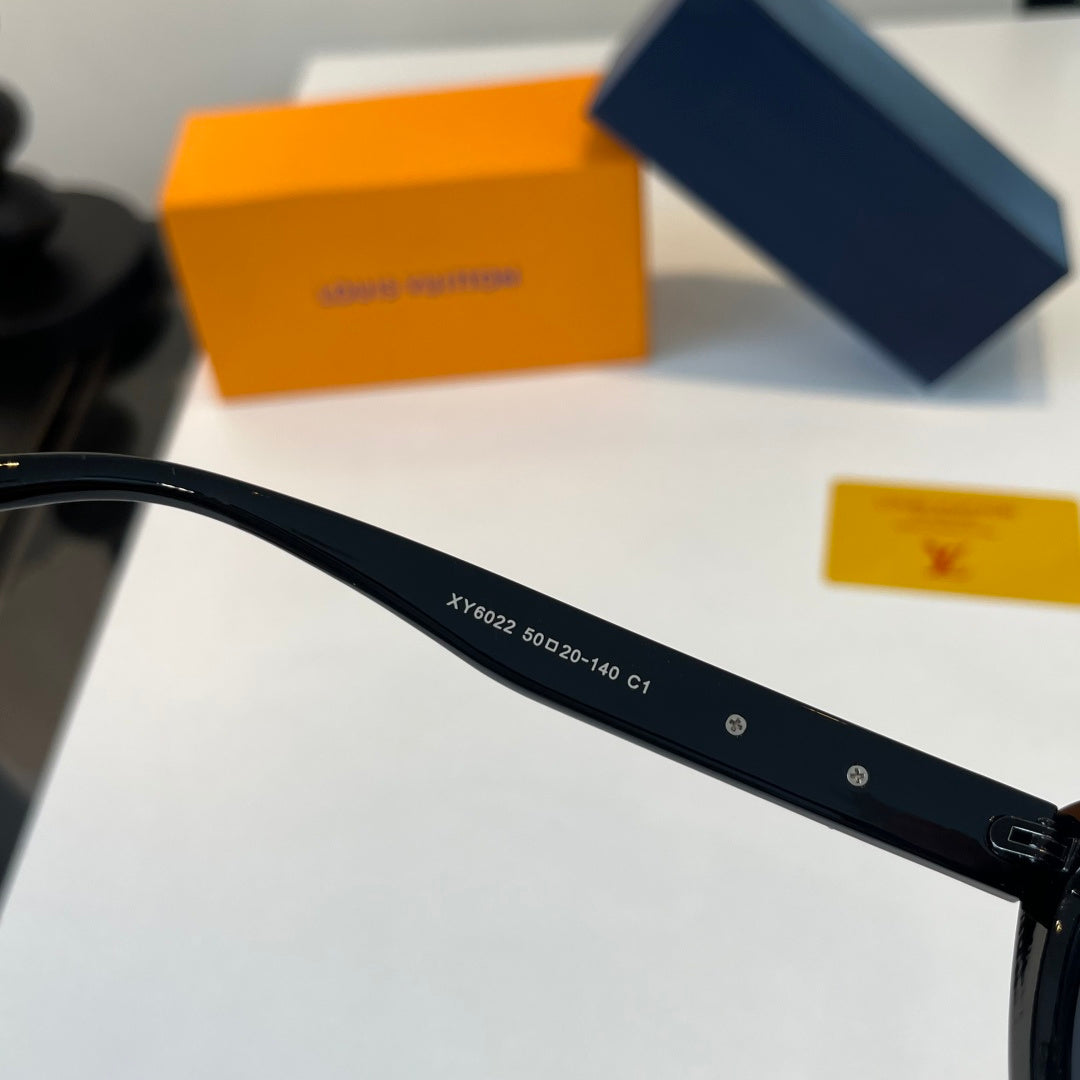 Louis Vuitton Fashion Black Lens Sunglasses for Men & Women - 414790 - detail image 9