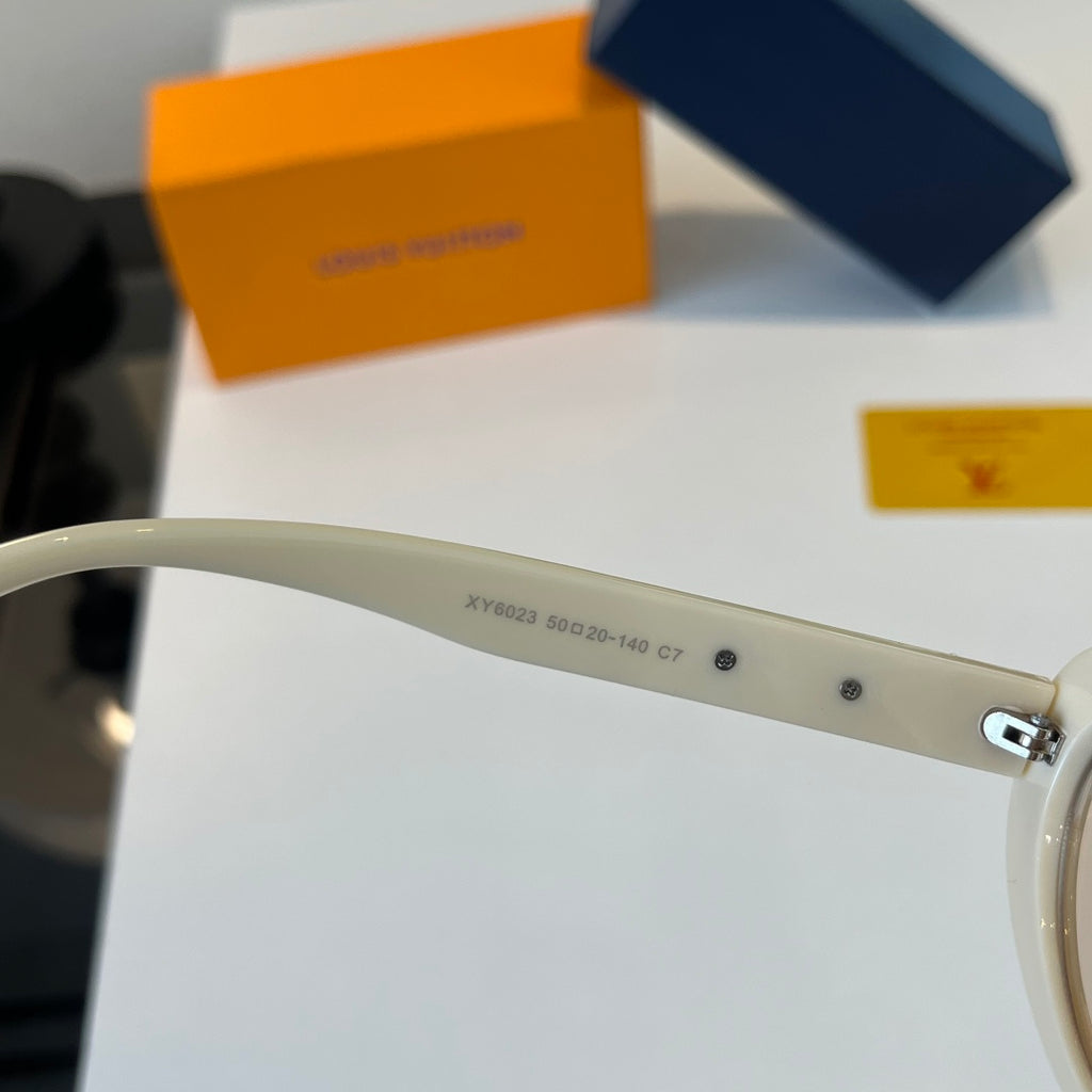 Louis Vuitton Fashion Silver Lens Sunglasses for Men & Women - 414793 - detail image 9