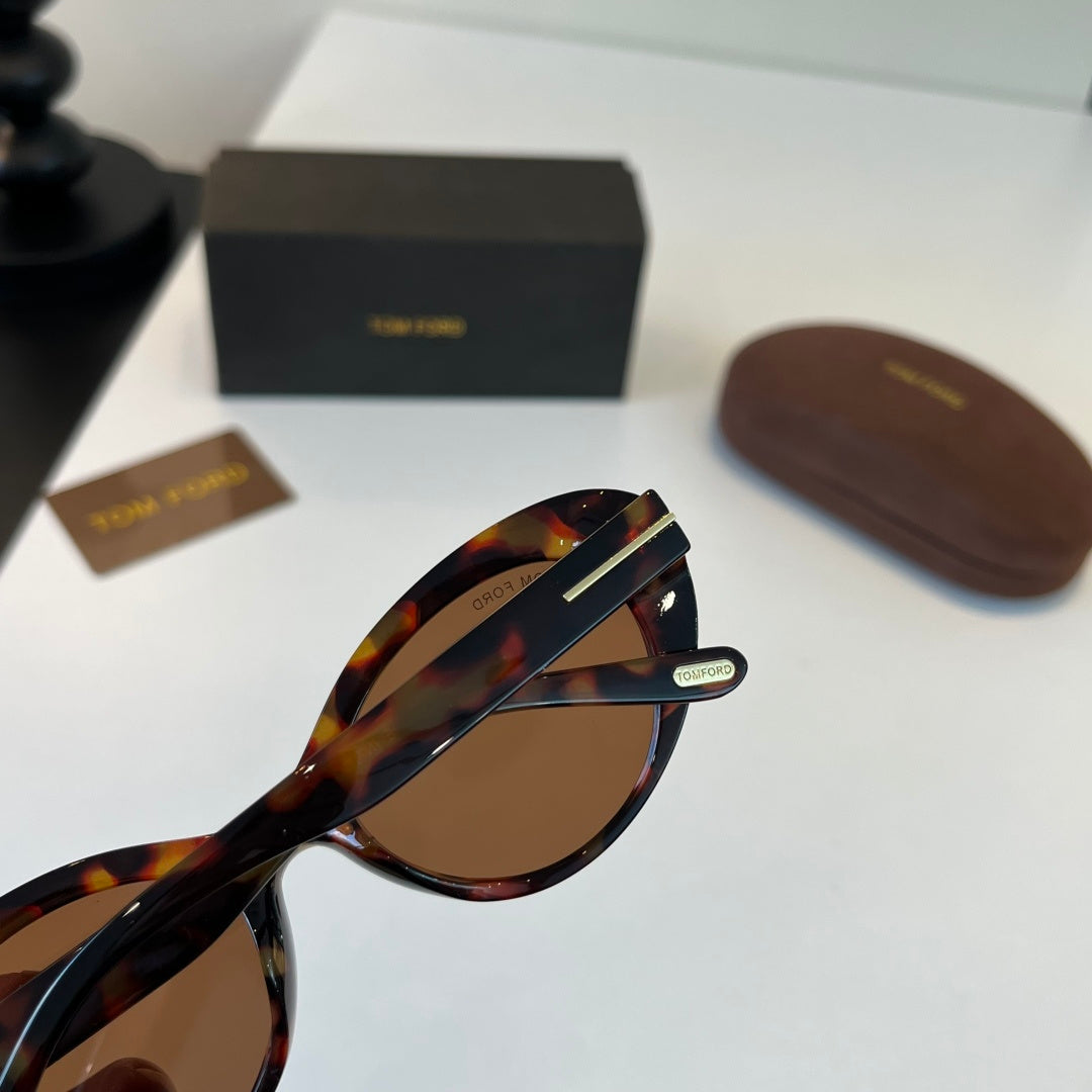 Tom Ford Fashion Black Lens Sunglasses for Men & Women - 466329 - detail image 8