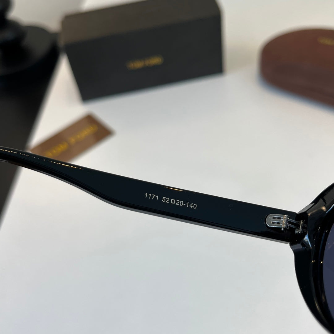 Tom Ford Fashion Black Lens Sunglasses for Men & Women - 449920 - detail image 9