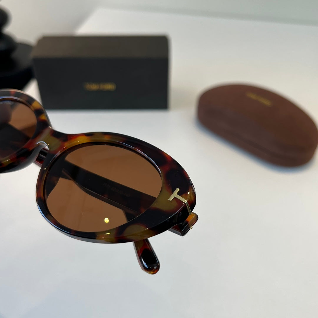 Tom Ford Fashion Black Lens Sunglasses for Men & Women - 432860 - detail image 6