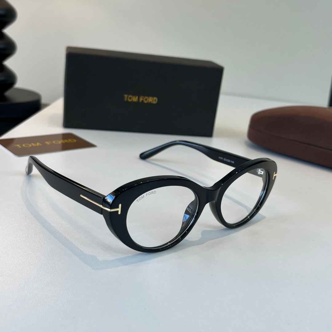 Tom Ford Fashion Silver Lens Sunglasses for Men & Women - 466331
