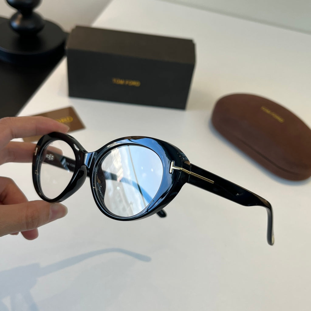 Tom Ford Fashion Silver Lens Sunglasses for Men & Women - 466331 - detail image 4