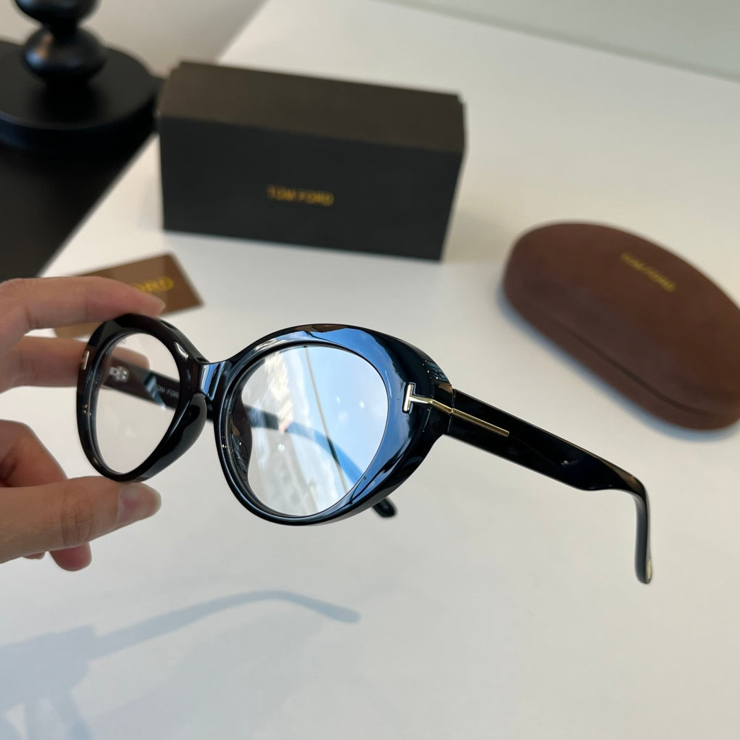 Tom Ford Fashion Silver Lens Sunglasses for Men & Women - 432862 - detail image 4