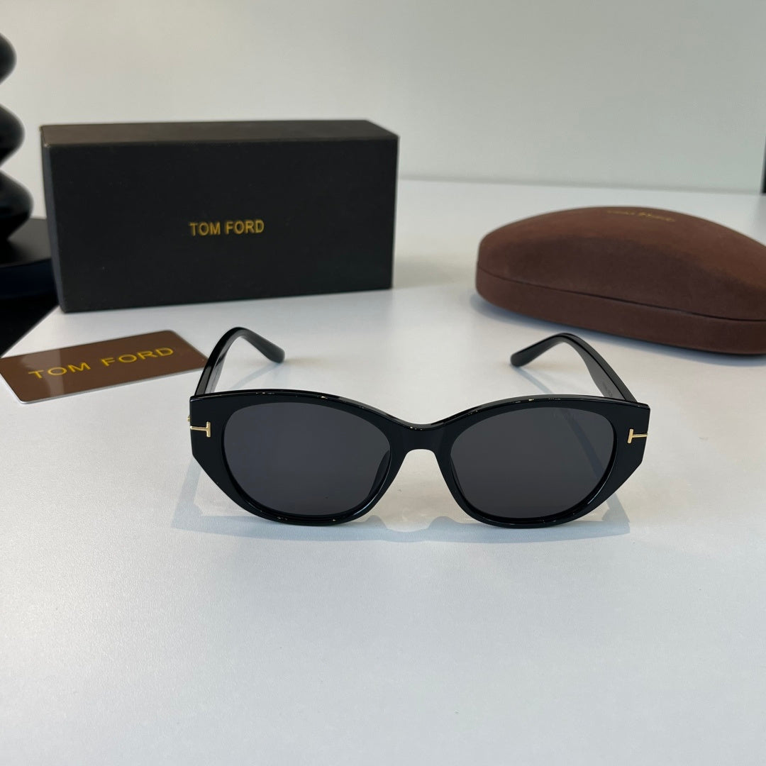 Tom Ford Fashion Black Lens Sunglasses for Men & Women - 383098 - detail image 2