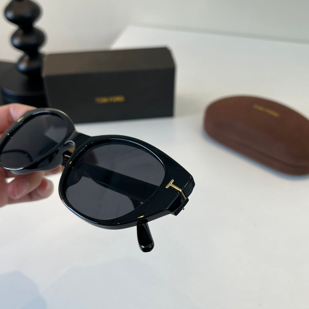 Tom Ford Fashion Black Lens Sunglasses for Men & Women - 449926 - detail image 6