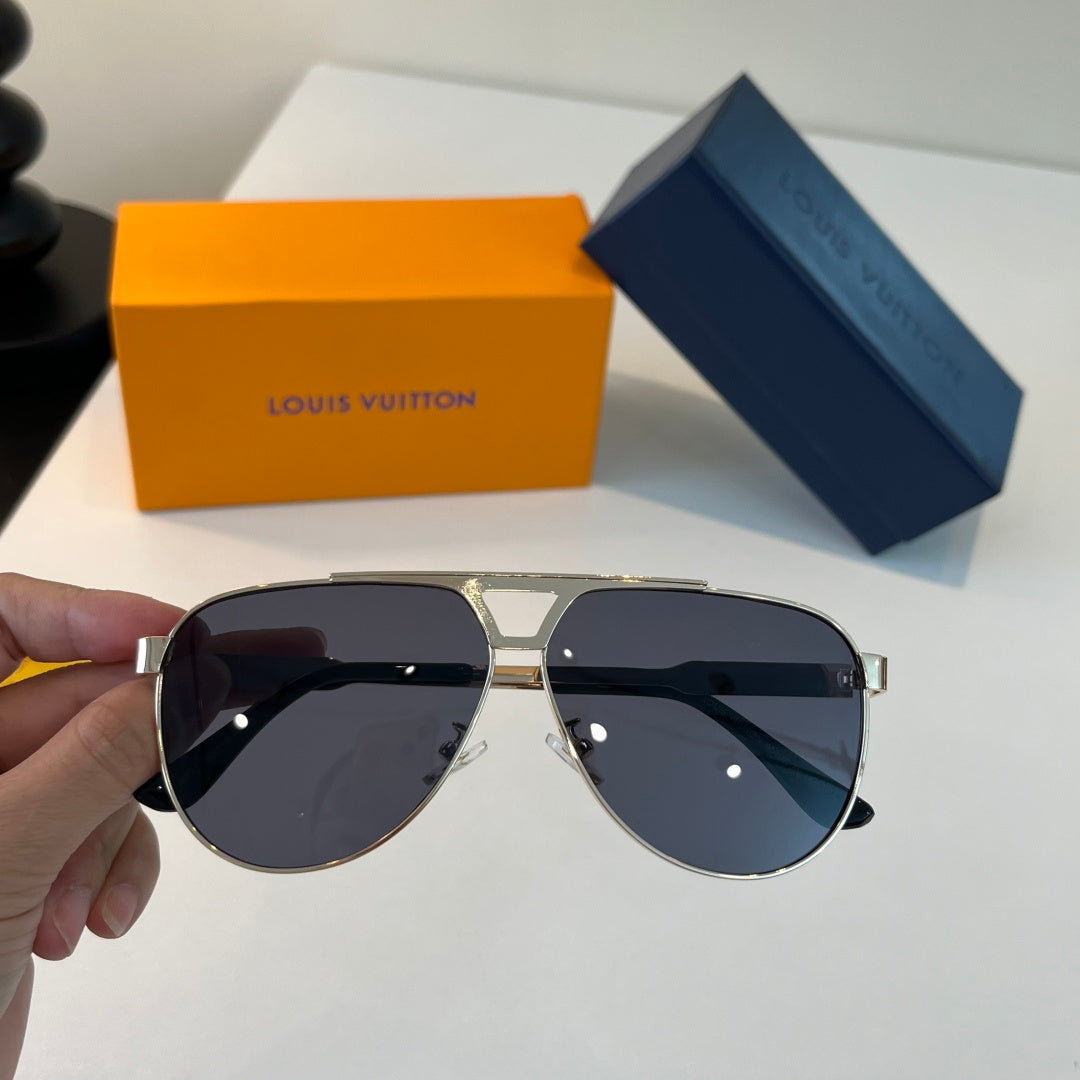 Louis Vuitton Metal Fashion Gray Lens Sunglasses for Men & Women - 398173 - detail image 5
