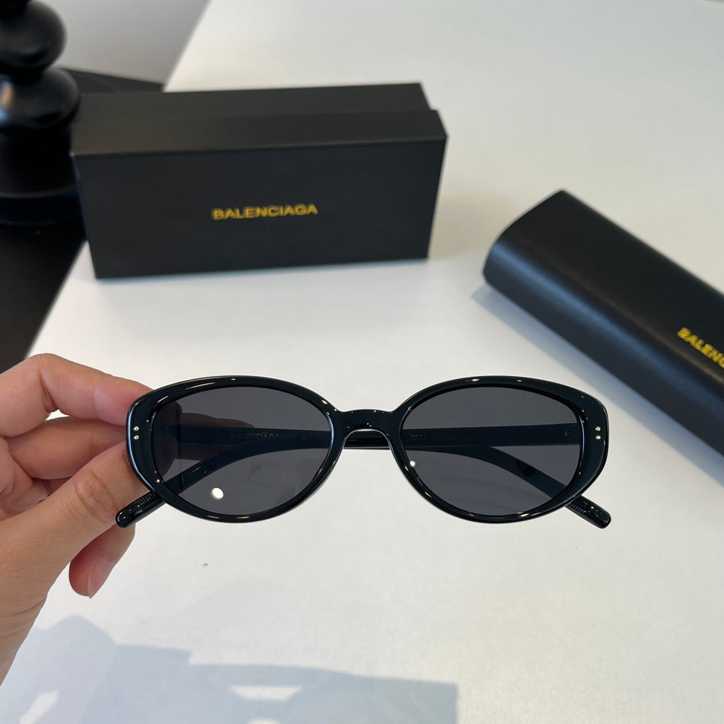 Balenciaga Rectangular Silver Lens Sunglasses for Men & Women - 466041 - detail image 5