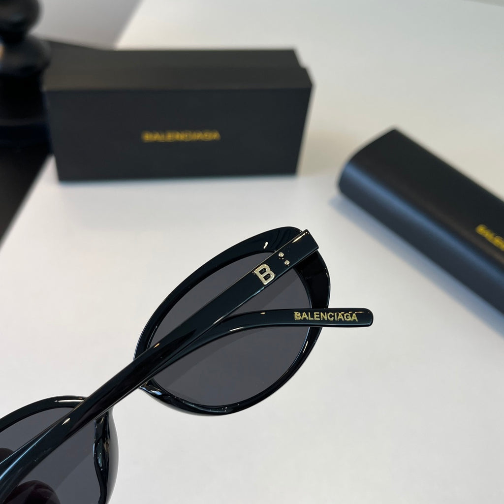 Balenciaga Rectangular Silver Lens Sunglasses for Men & Women - 416124 - detail image 7