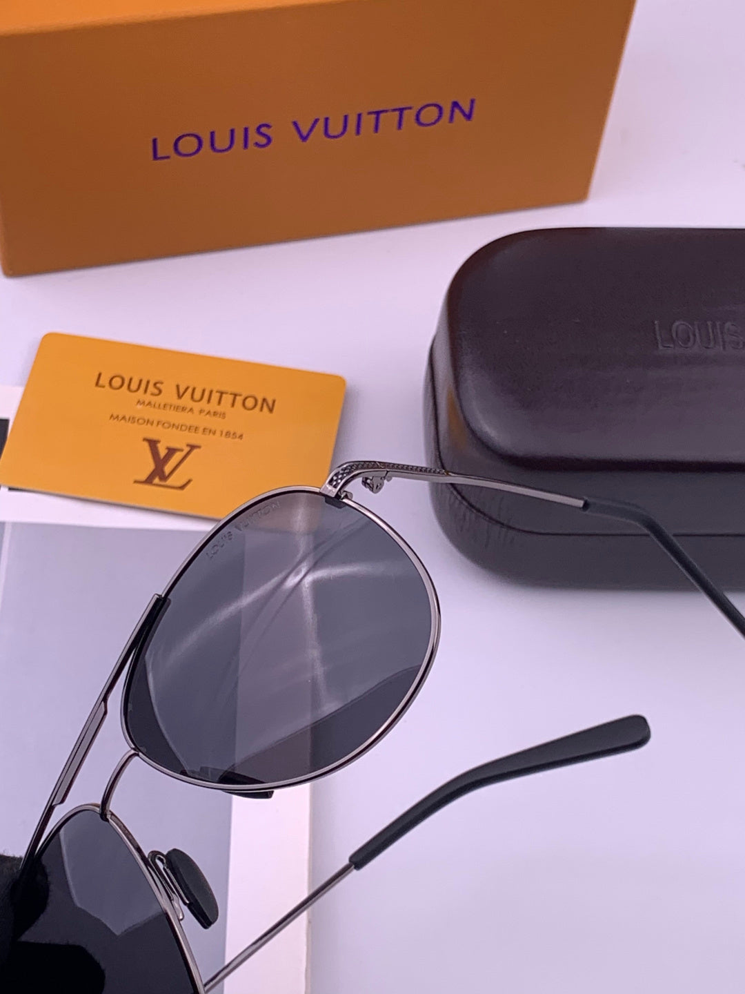 Louis Vuitton L180665 Aviator Orange Lens Sunglasses for Men & Women - detail image 4
