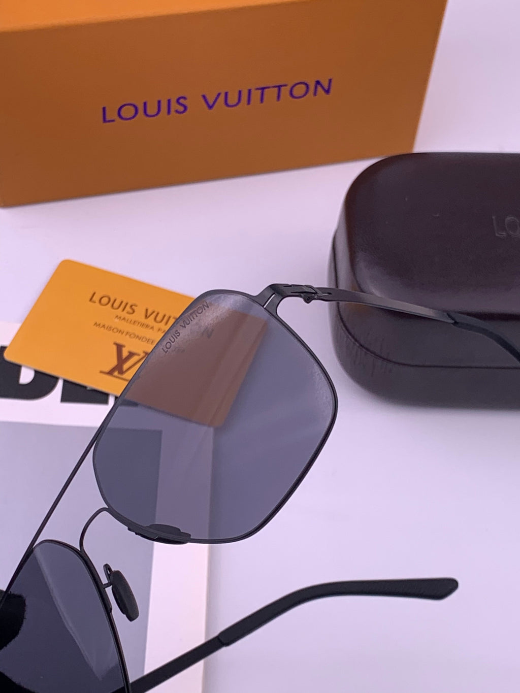 Louis Vuitton L3733 Fashion Gold Lens Sunglasses for Men & Women - 357685 - detail image 3