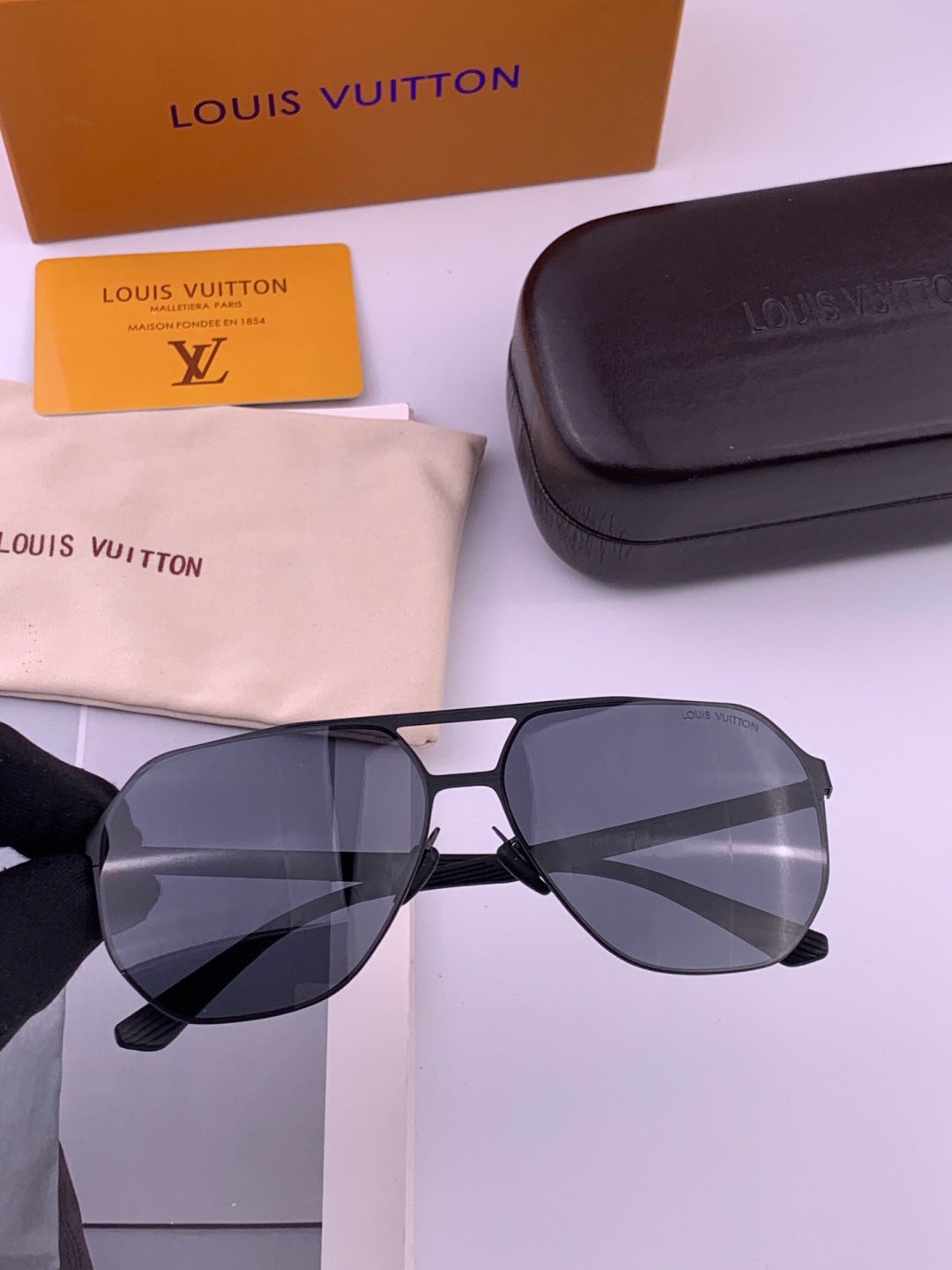 Louis Vuitton L6229 Polarized Aviator Blue Lens Sunglasses for Men - 357686 - detail image 2