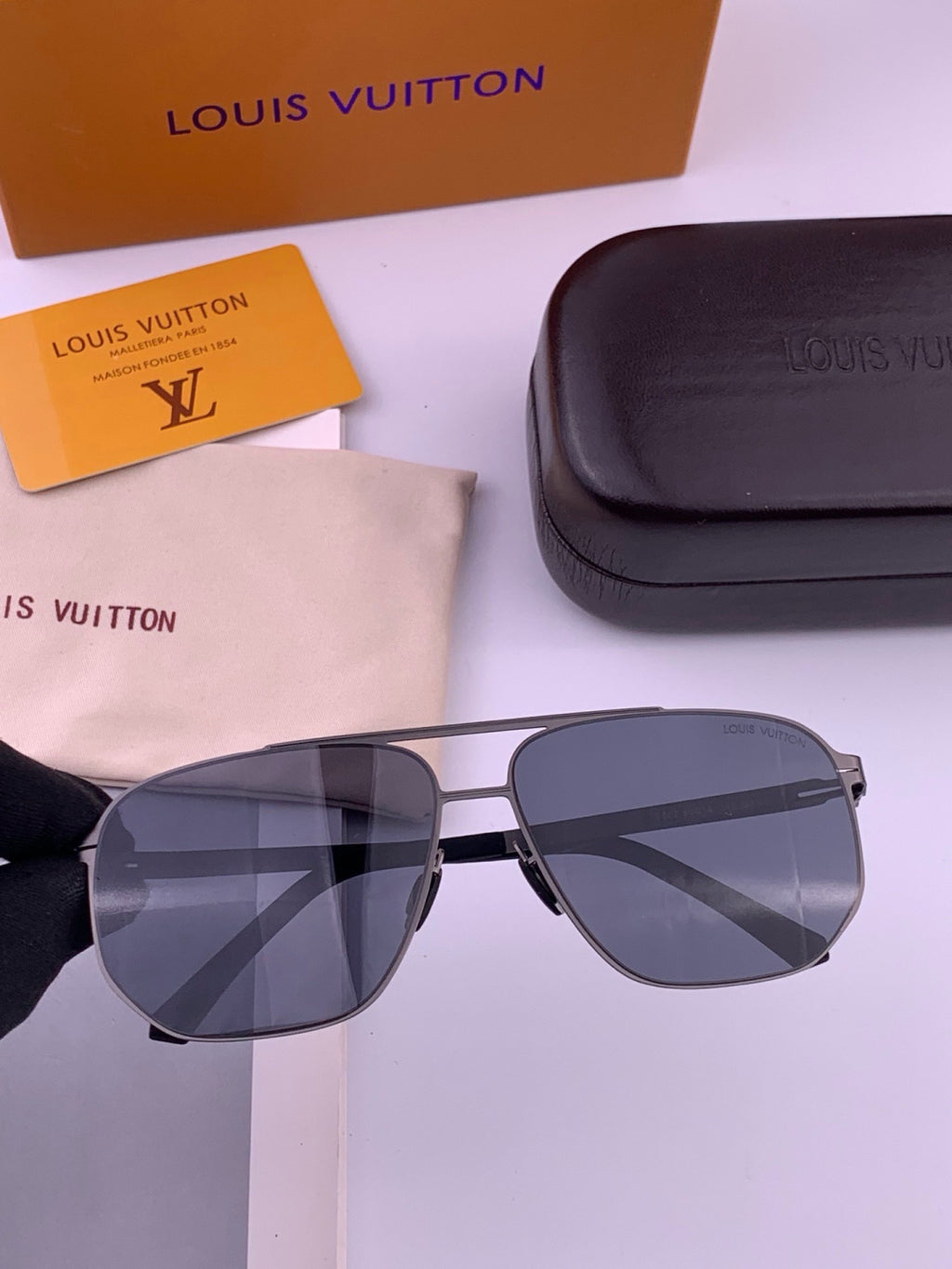 Louis Vuitton L2736 Fashion Gold Lens Sunglasses for Men & Women - 357687 - detail image 2