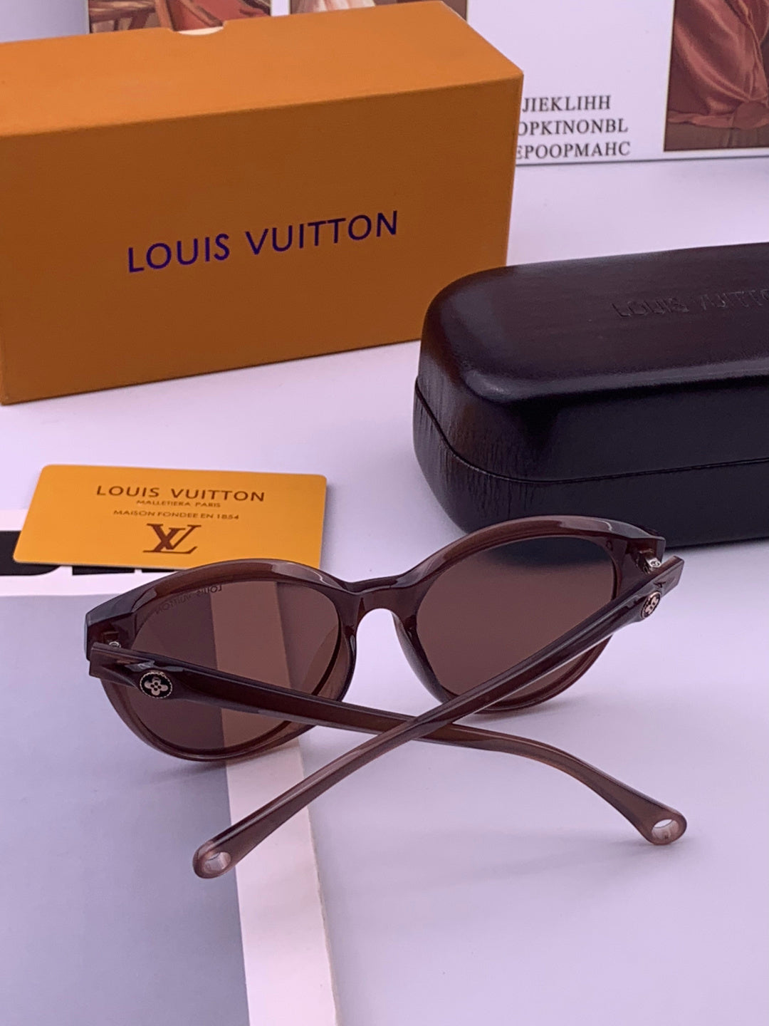 Louis Vuitton L6907 Fashion Black Lens Sunglasses for Men & Women - 357730 - detail image 5