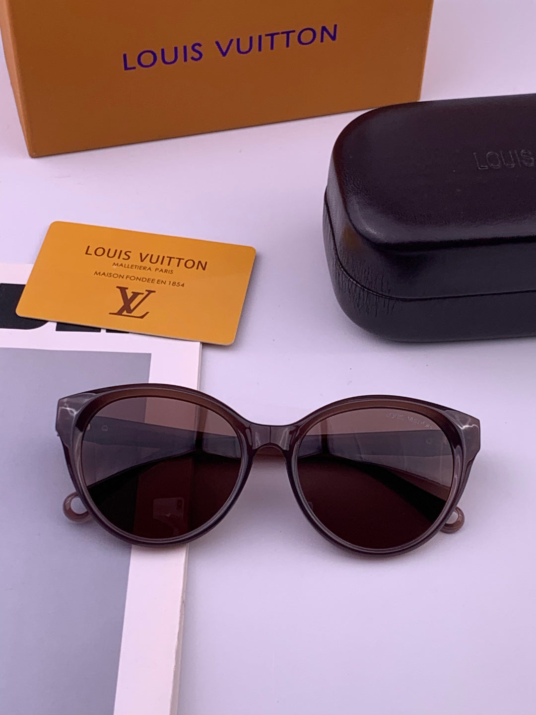 Louis Vuitton L6907 Fashion Black Lens Sunglasses for Men & Women - 357730 - detail image 7