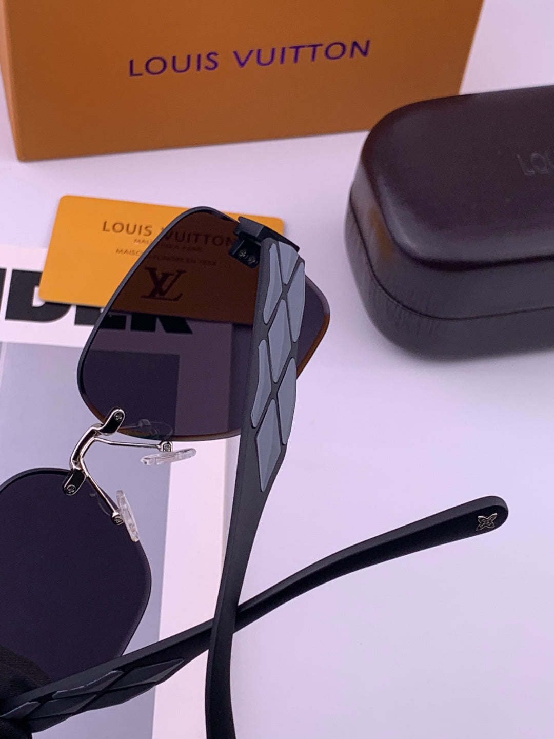 Louis Vuitton L1550 Square Gold Lens Sunglasses for Men & Women - 357731 - detail image 4