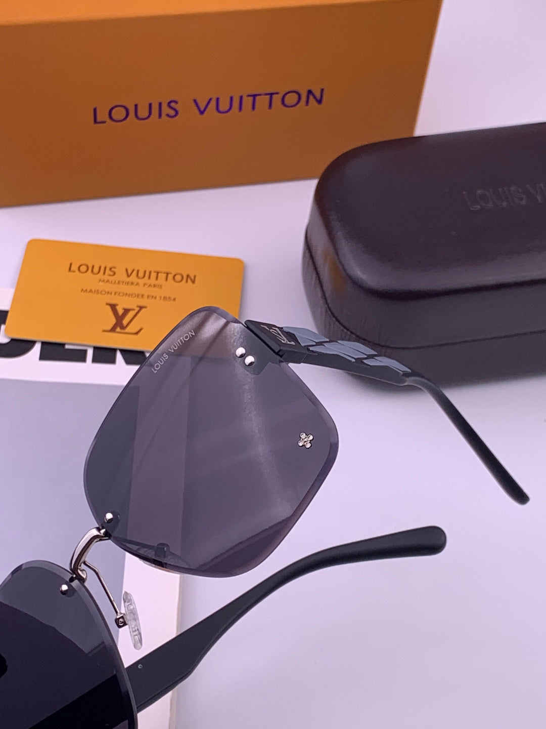 Louis Vuitton L1550 Square Gold Lens Sunglasses for Men & Women - 357731 - detail image 3