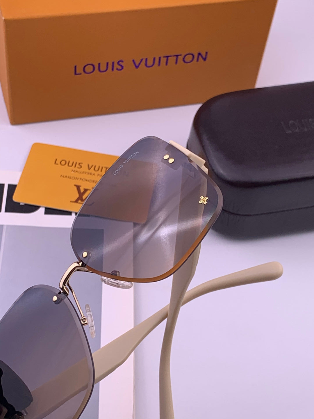 Louis Vuitton L1550 Square Brown Lens Sunglasses for Men & Women - 357732 - detail image 4