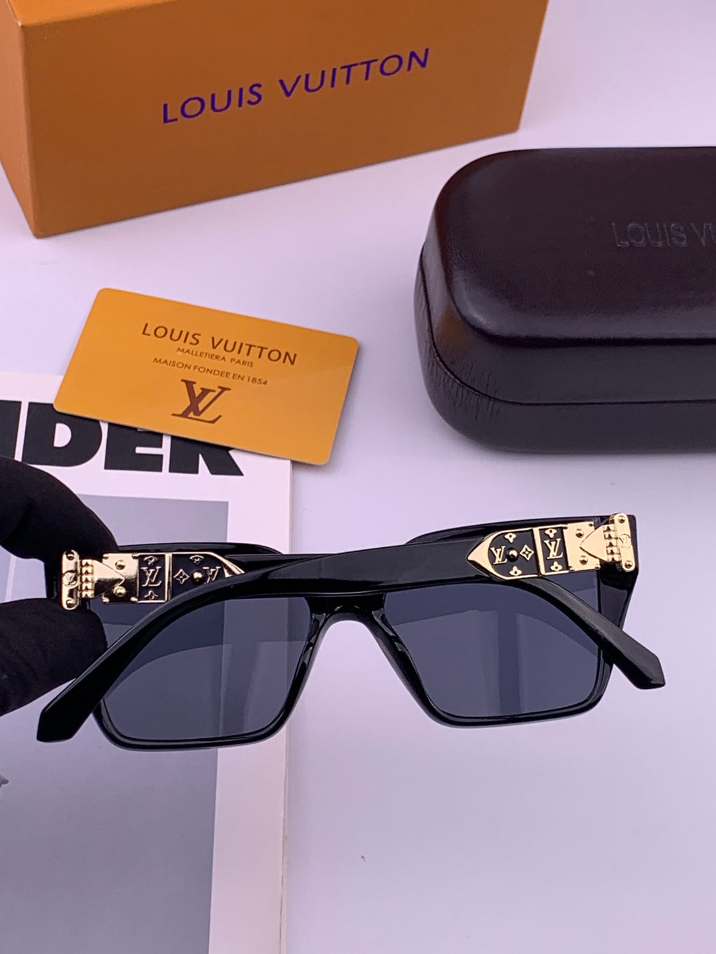 Louis Vuitton L36900 Square Black Lens Sunglasses for Men & Women - 357735 - detail image 4