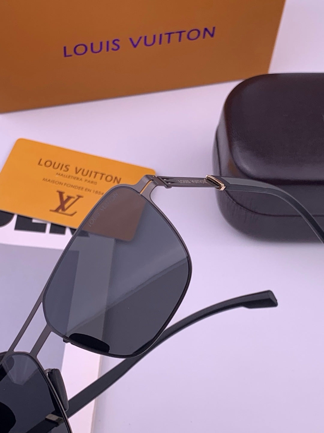 Louis Vuitton L816 Fashion Gold Lens Sunglasses for Men & Women - 357737 - detail image 3