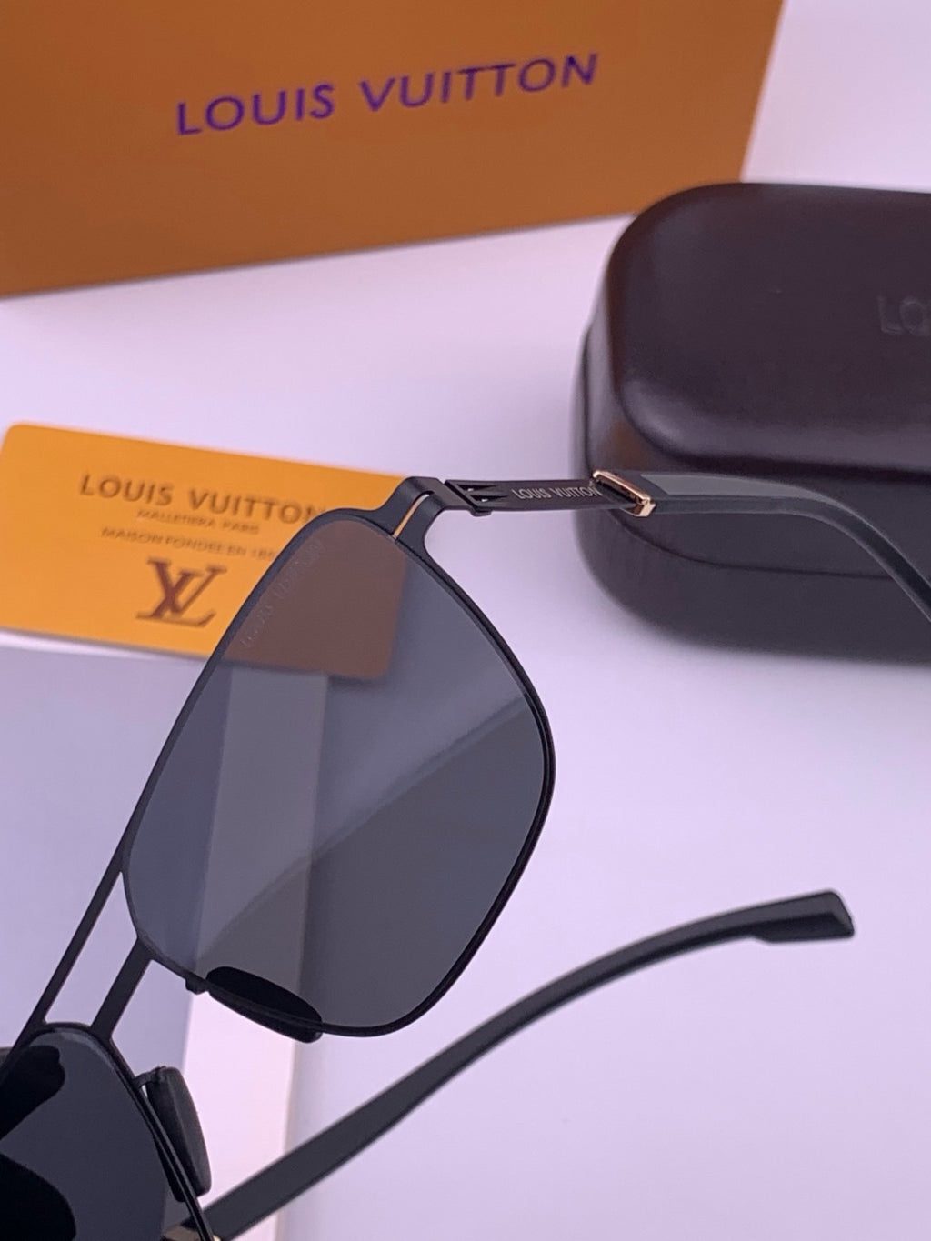 Louis Vuitton L816 Fashion Gold Lens Sunglasses for Men & Women - 357739 - detail image 3