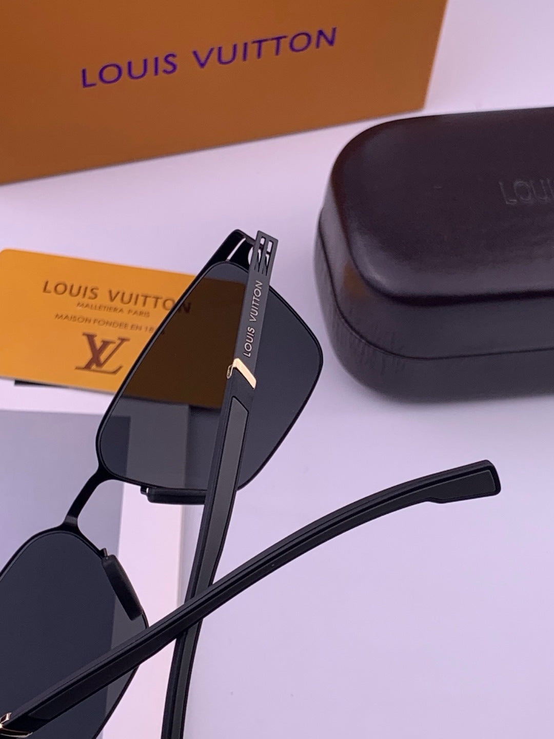Louis Vuitton L516 Fashion Gold Lens Sunglasses for Men & Women - 357714 - detail image 5