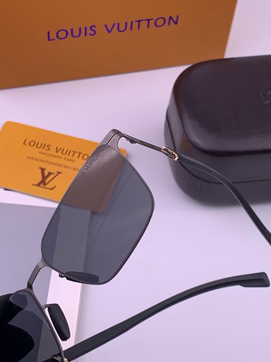 Louis Vuitton L516 Fashion Gold Lens Sunglasses for Men & Women - 357716 - detail image 3