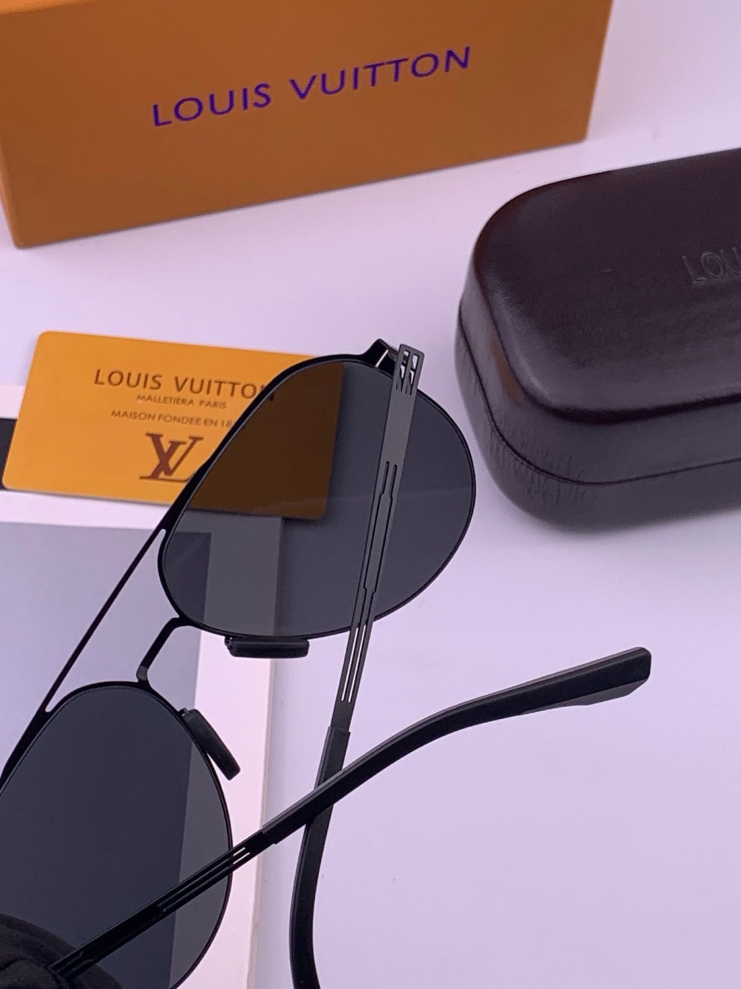 Louis Vuitton L39 Fashion Gold Lens Sunglasses for Men & Women - 357717 - detail image 5