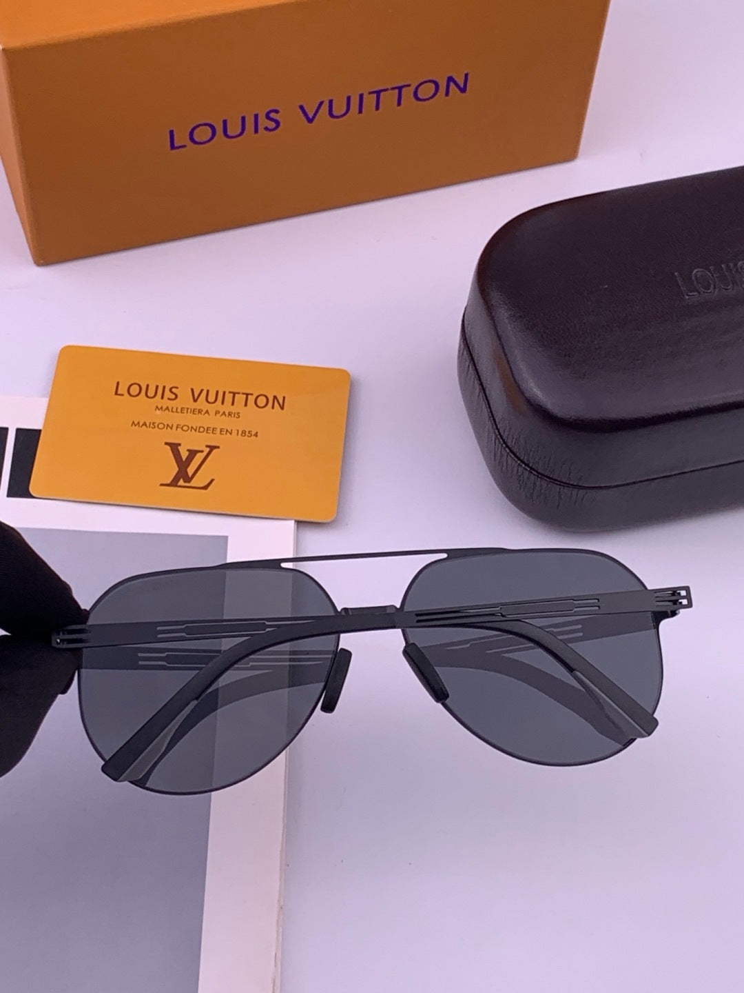 Louis Vuitton L39 Fashion Gold Lens Sunglasses for Men & Women - 357717 - detail image 4