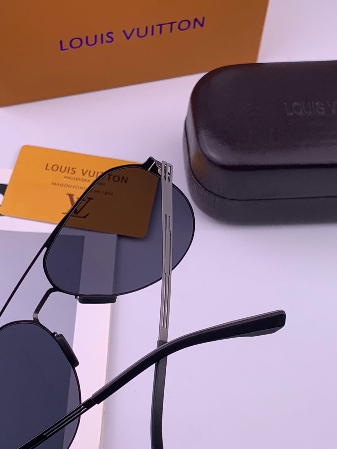 Louis Vuitton L39 Fashion Gold Lens Sunglasses for Men & Women - 357719 - detail image 4