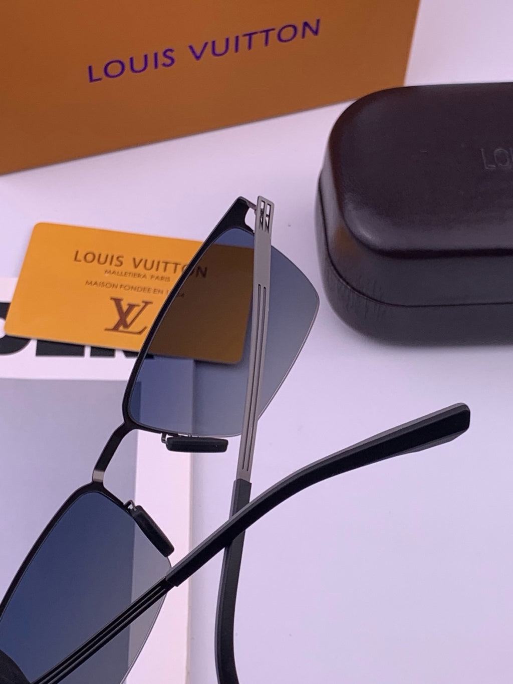 Louis Vuitton L510 Fashion Gold Lens Sunglasses for Men & Women - 357721 - detail image 5