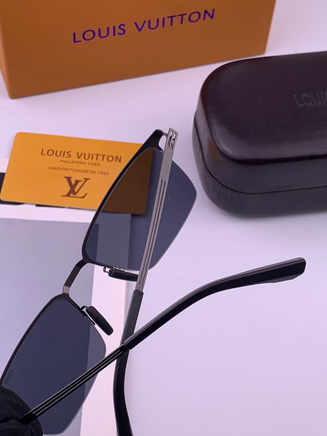 Louis Vuitton L510 Fashion Gold Lens Sunglasses for Men & Women - 357722 - detail image 5