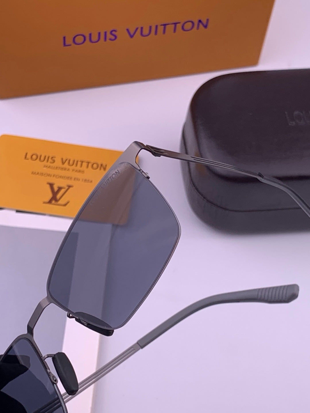 Louis Vuitton L510 Fashion Gold Lens Sunglasses for Men & Women - 357722 - detail image 3