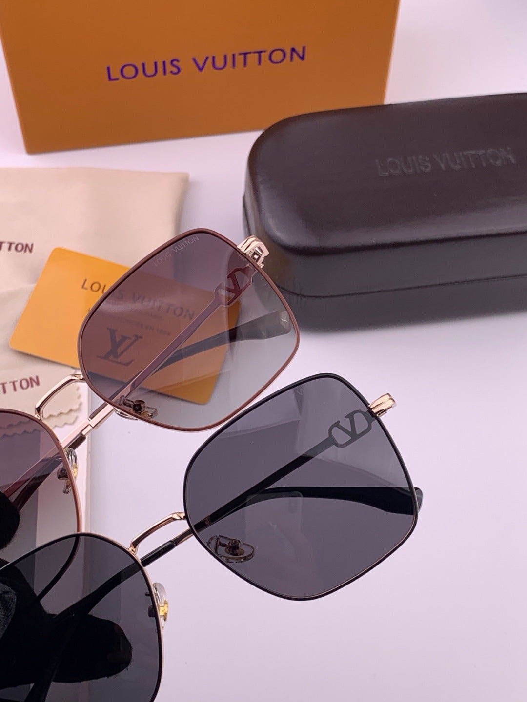 Louis Vuitton L8191 Polarized Aviator Gold Lens Sunglasses for Men & - 357729 - detail image 5
