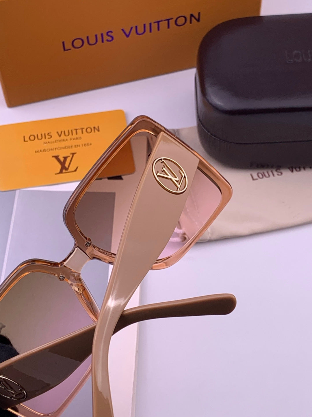 Louis Vuitton L8270 Square Black Lens Sunglasses for Men & Women - 357645 - detail image 6