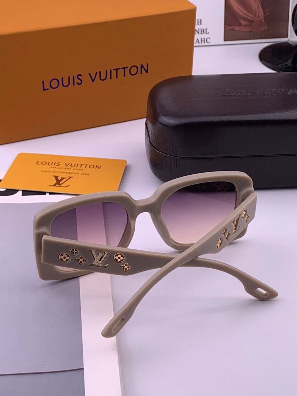 Louis Vuitton L47001 Square Brown Lens Sunglasses for Men & Women - 357648 - detail image 4